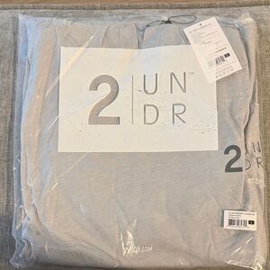 2UNDR Gray Hoodie T